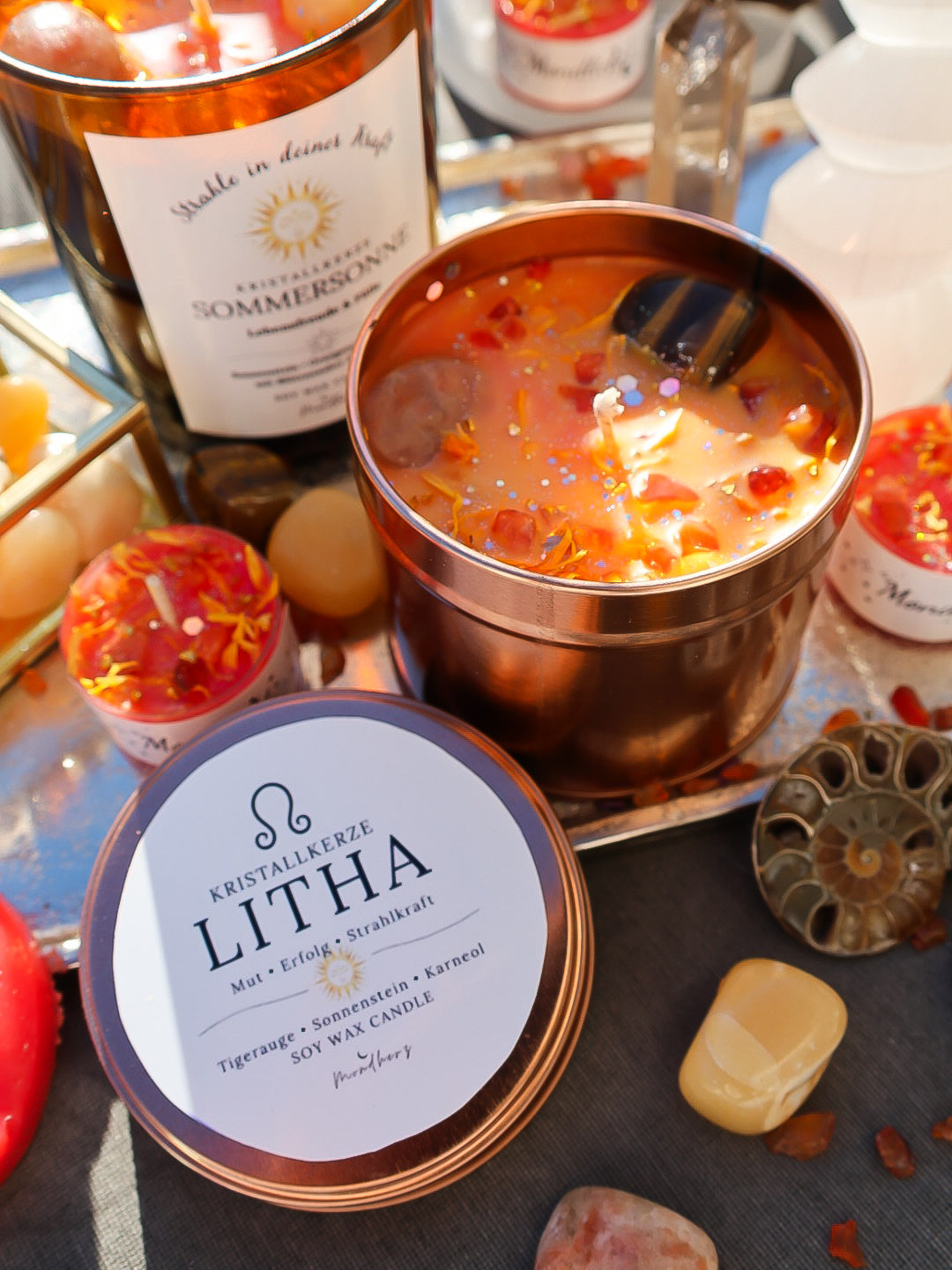 Kristallkerze „Litha“ mit Tigerauge, Sonnenstein & Karneol